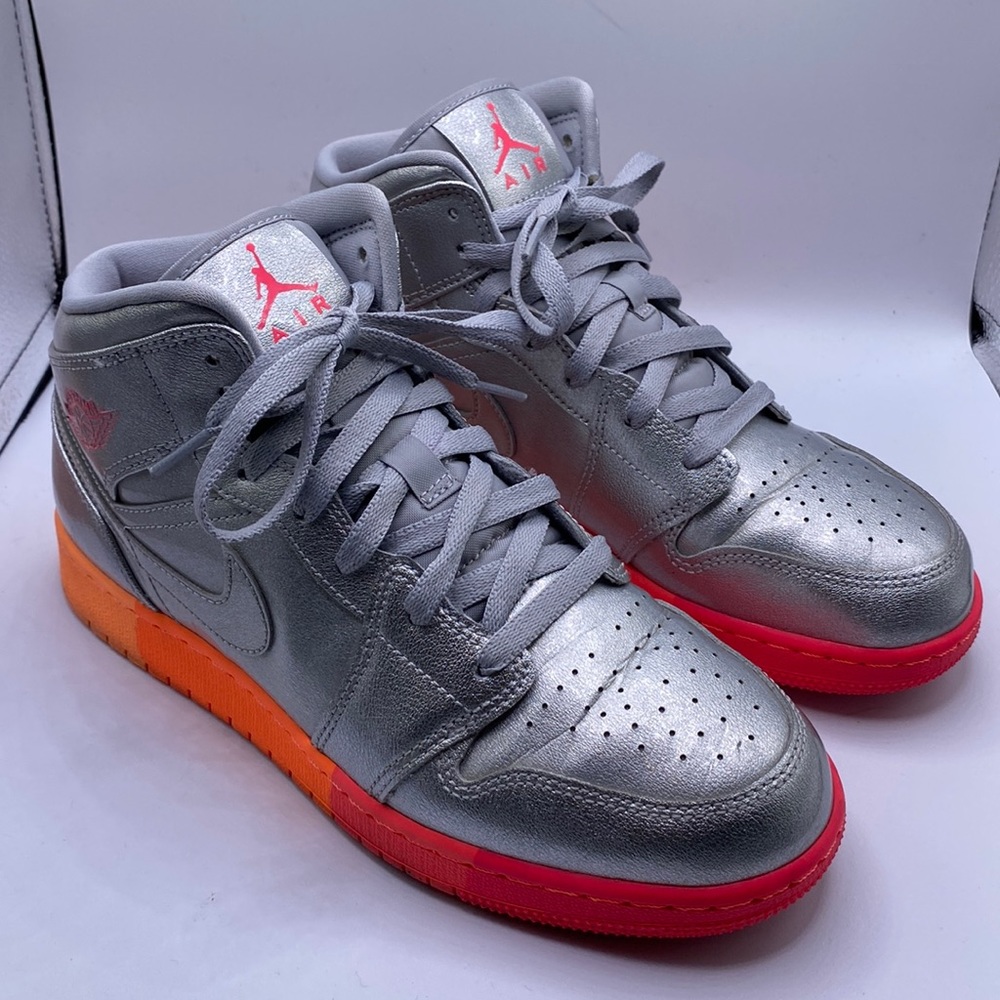 Nike Air Jordan 1 Mid GS Metallic Silver Pink Crimson Size 7Y (555112-006) - Picture 1 of 11